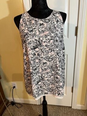 Sleeveless Floral Print Tunic Top in Black and White